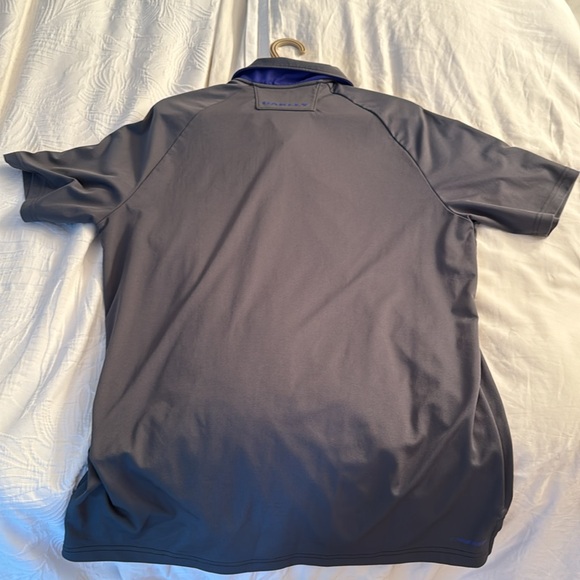 XL Oakley regular fit golf shirt dry fit style - Picture 3 of 5